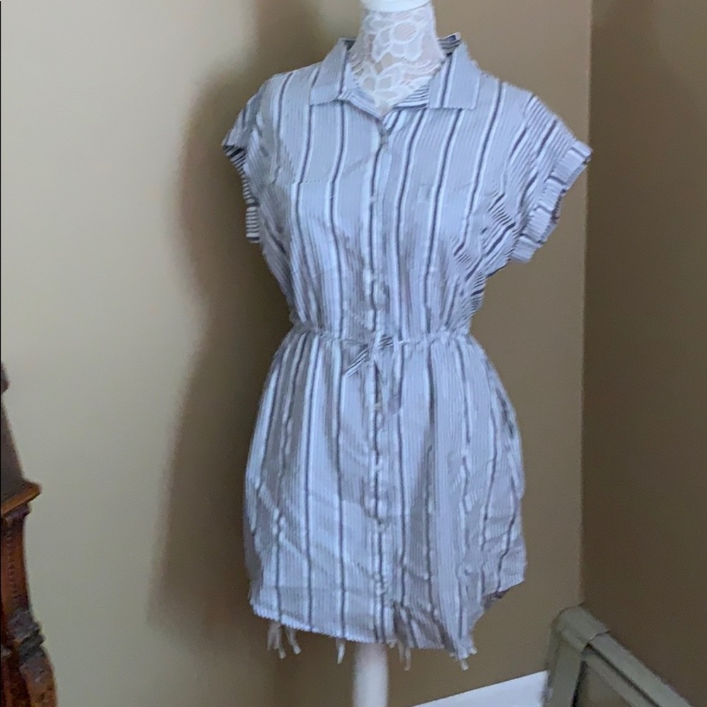 Cute dress size large!!! Tags still on pockets!!